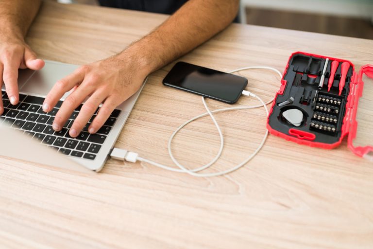 How to Connect a Smartphone to a Computer?