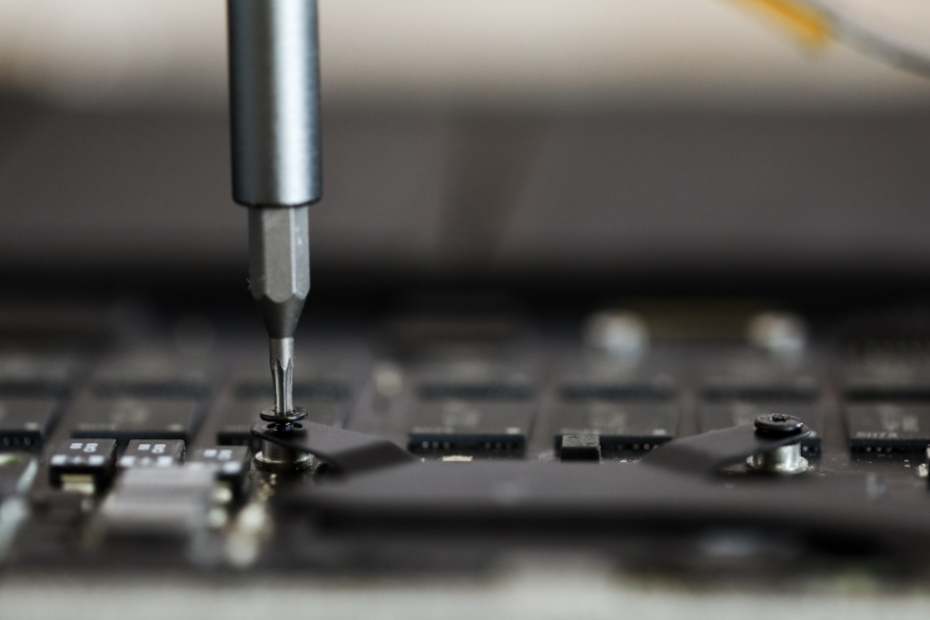 Apple MacBook ekrano keitimas 00